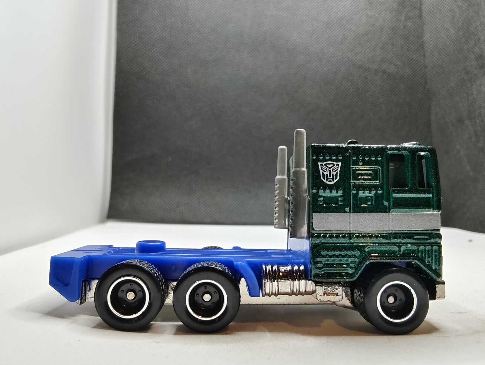 Daily Prime - Hot Wheels x Transformers Basic Line Optimus